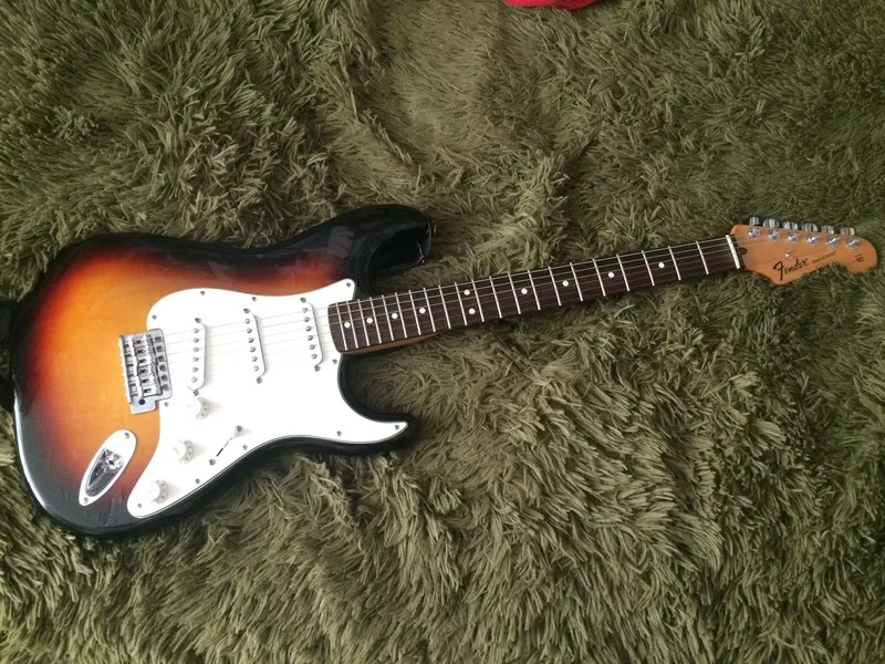 Продам гитару Fender Stratocaster
