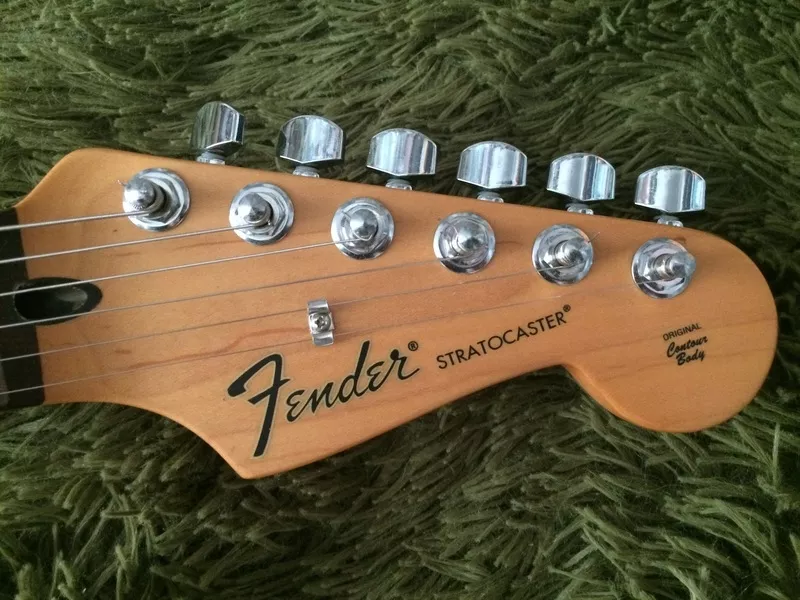 Продам гитару Fender Stratocaster 3